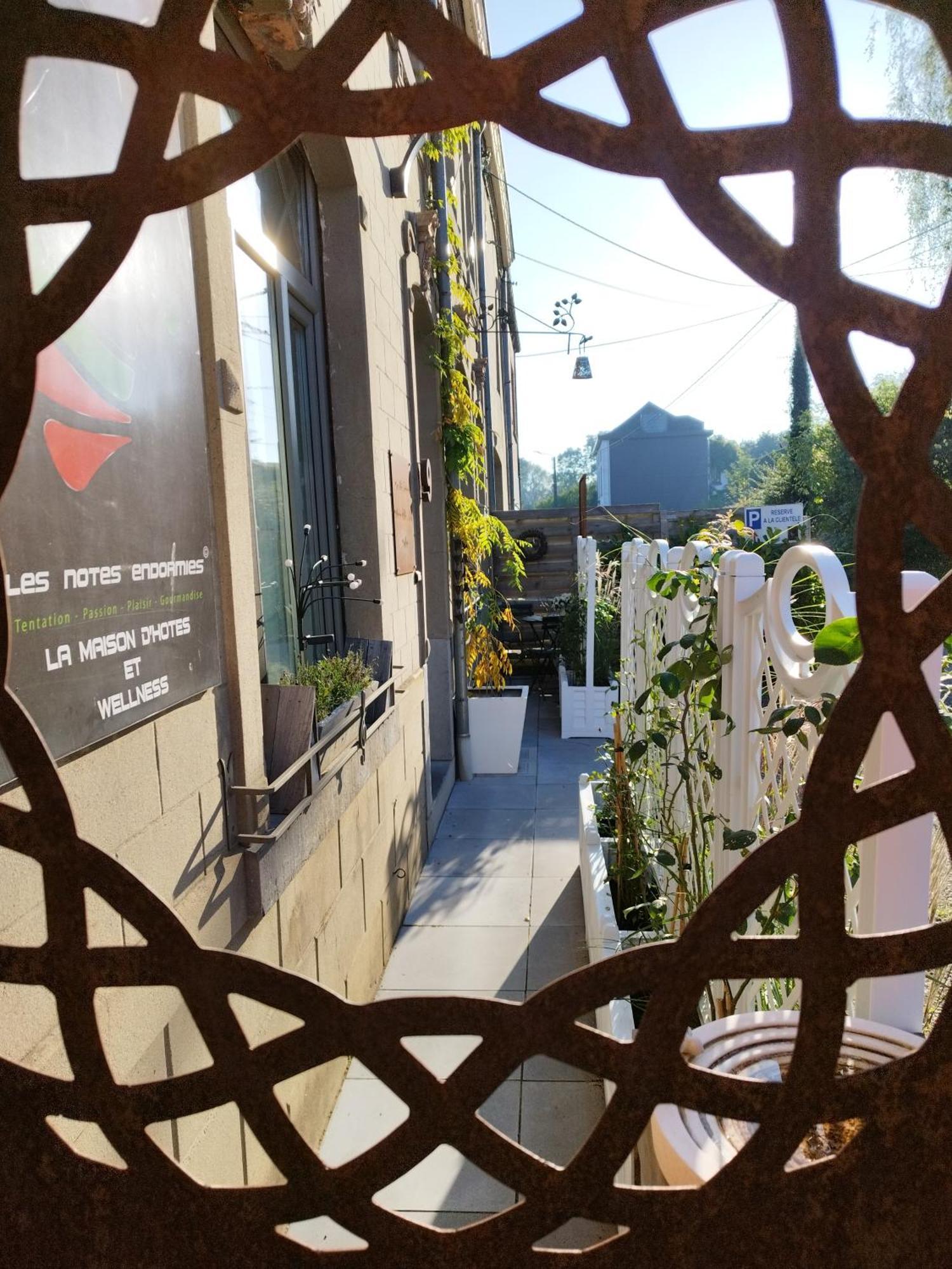 Maison D'Hote Les Notes Endormies Suite Le Refuge Walcourt Екстериор снимка