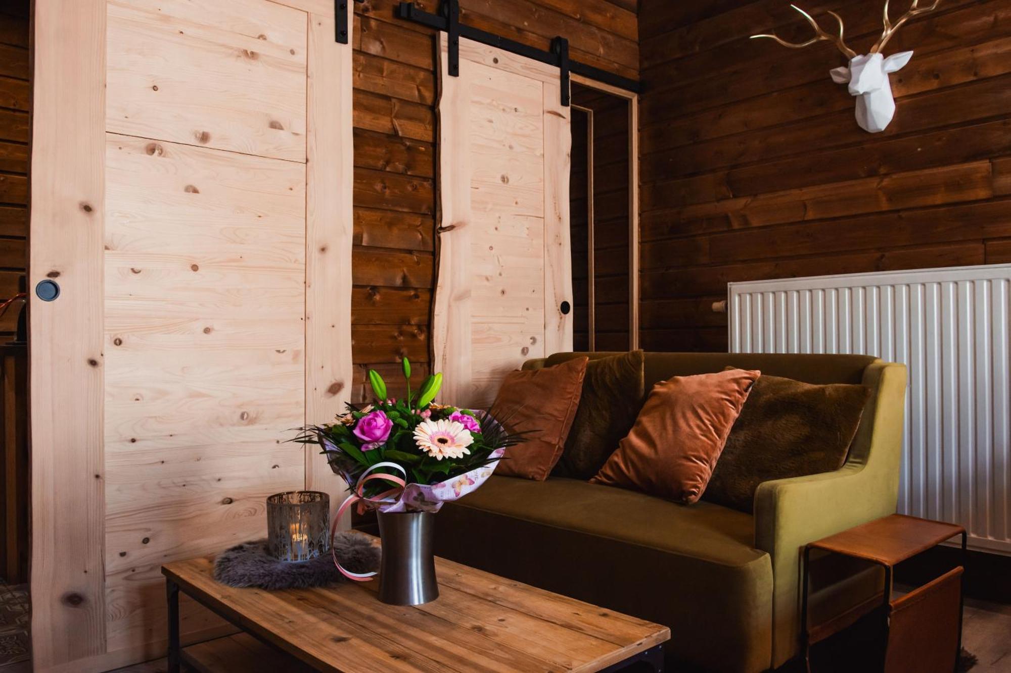 Maison D'Hote Les Notes Endormies Suite Le Refuge Walcourt Екстериор снимка
