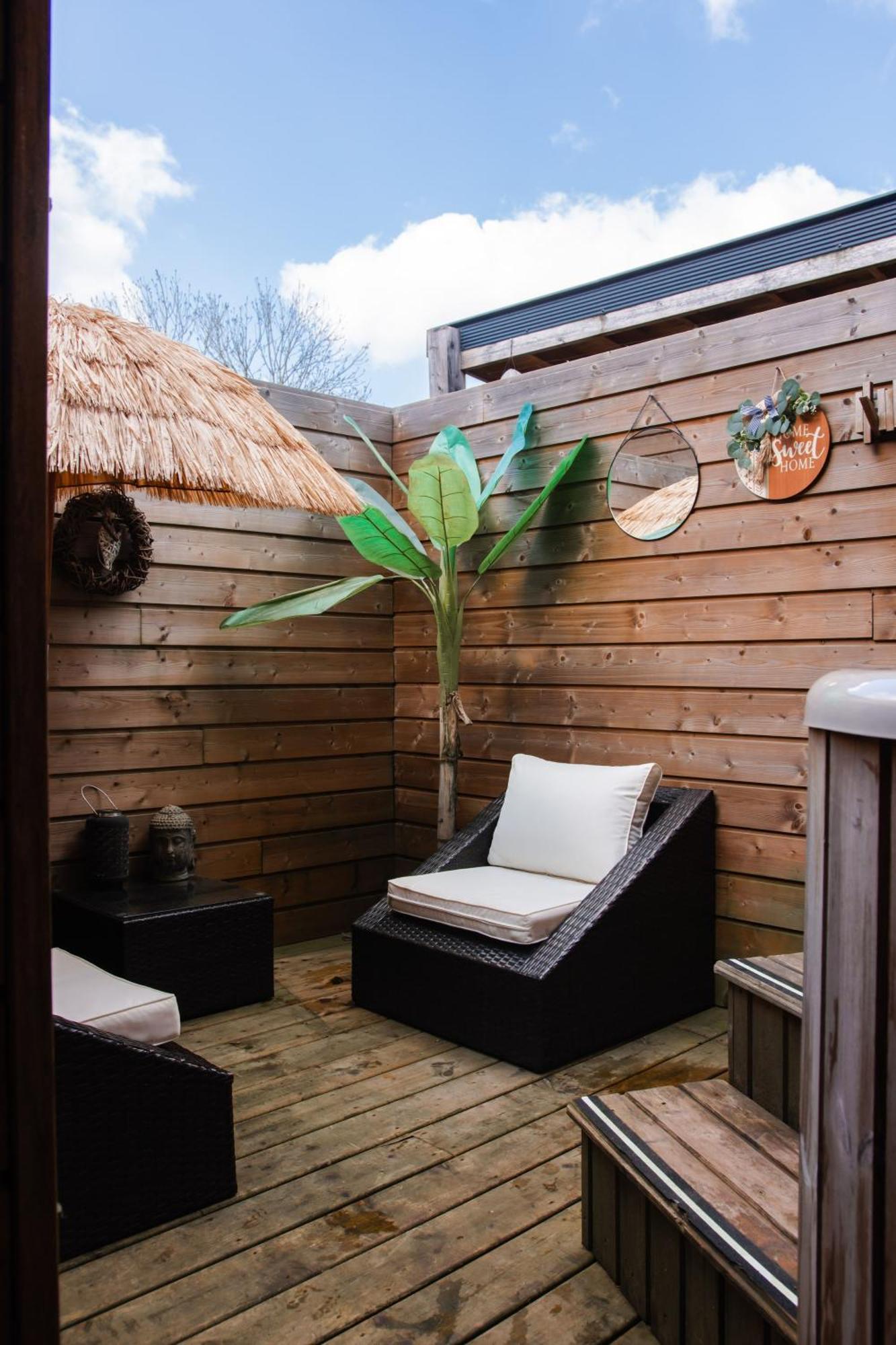 Maison D'Hote Les Notes Endormies Suite Le Refuge Walcourt Екстериор снимка